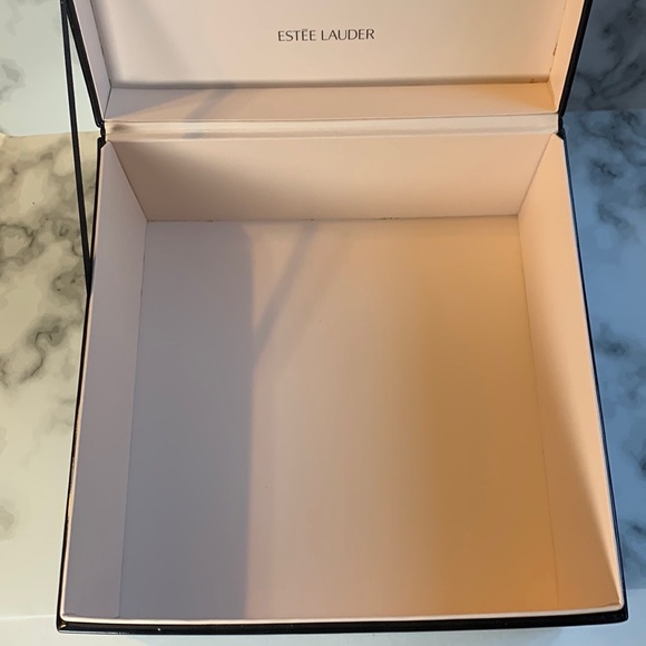 Estée Lauder Black Patent Jewelry Box with Satin Pillow & Modern Muse - Picture 5 of 15